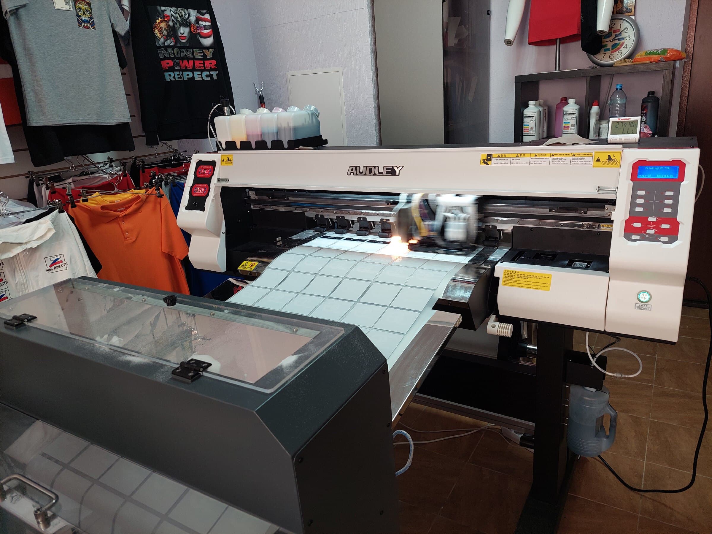 Профессиональная УФ, DTF печать и шелкография на текстиле и сувенирах в Москве